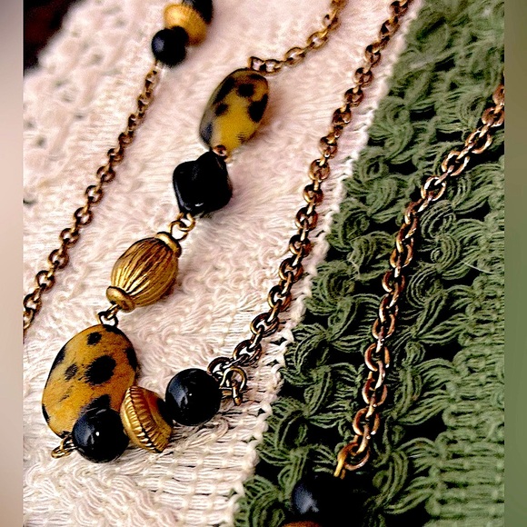 Elegant Gold and Black Beaded Necklace - Picture 4 of 6